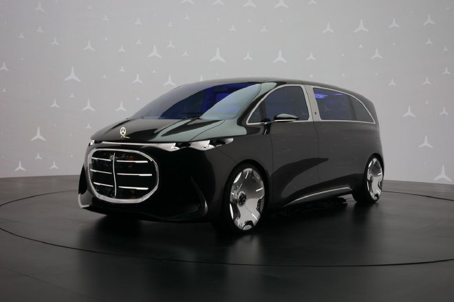 2025上海车展：实拍梅赛德斯-奔驰Vision V概念车