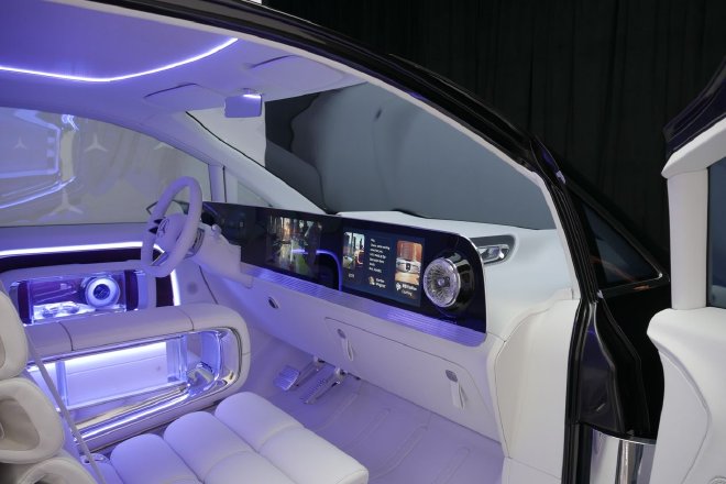 2025上海车展：实拍梅赛德斯-奔驰Vision V概念车