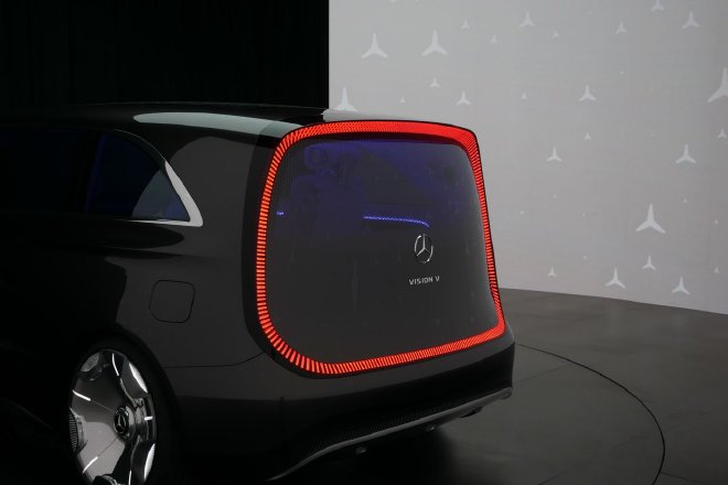 2025上海车展：实拍梅赛德斯-奔驰Vision V概念车