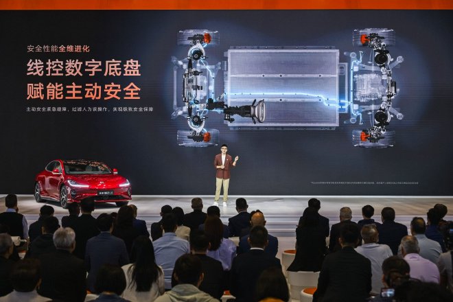 2025上海车展智己线控数字底盘技术发布会