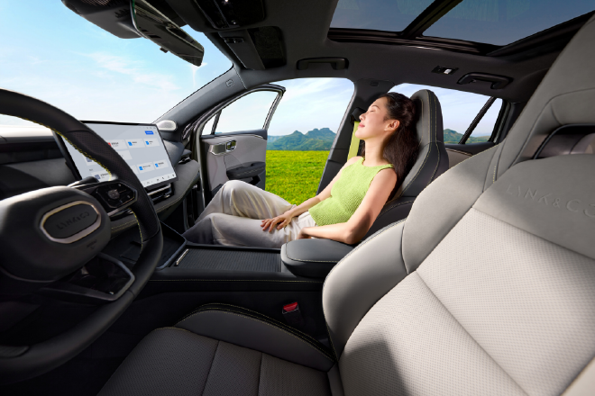 限时售价10.76万元起 领克06 Relive生动登场