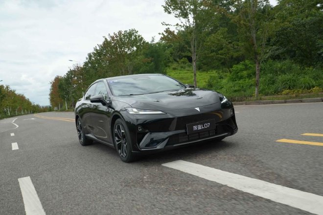 驾驶辅助 操控全升级 2026款深蓝L07跑起来更爽了