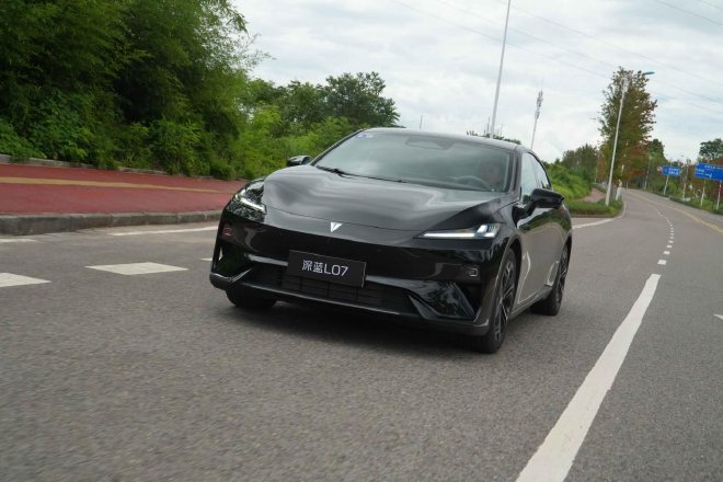 驾驶辅助 操控全升级 2026款深蓝L07跑起来更爽了