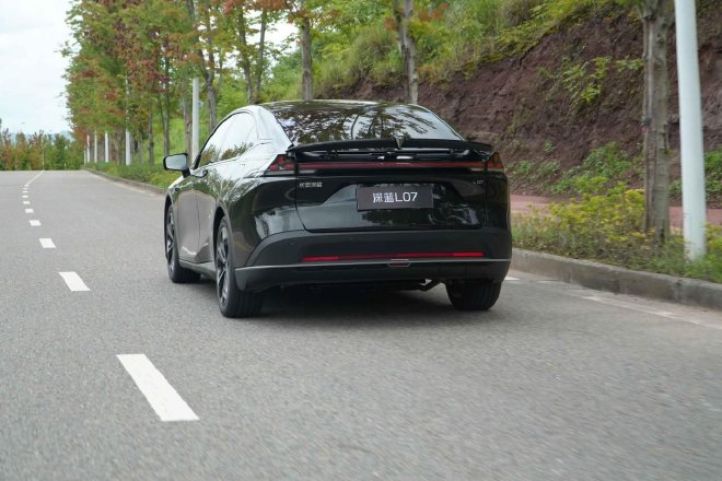 驾驶辅助 操控全升级 2026款深蓝L07跑起来更爽了