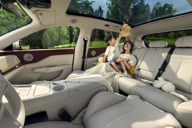 全新岚图知音空间表现曝光 岚图李博晓：车企应宣传空间利用率