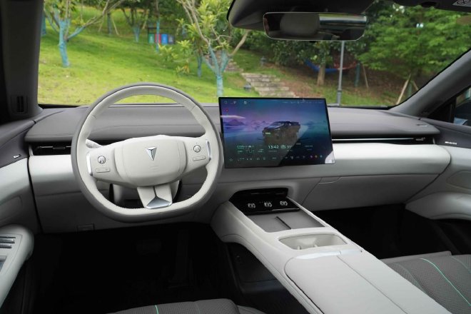 驾驶辅助 操控全升级 2026款深蓝L07跑起来更爽了