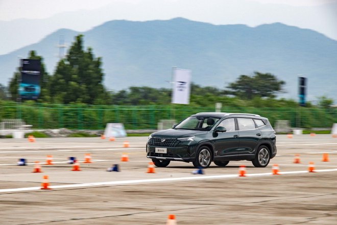 试驾捷达VS8 一款更适合全家使用的SUV