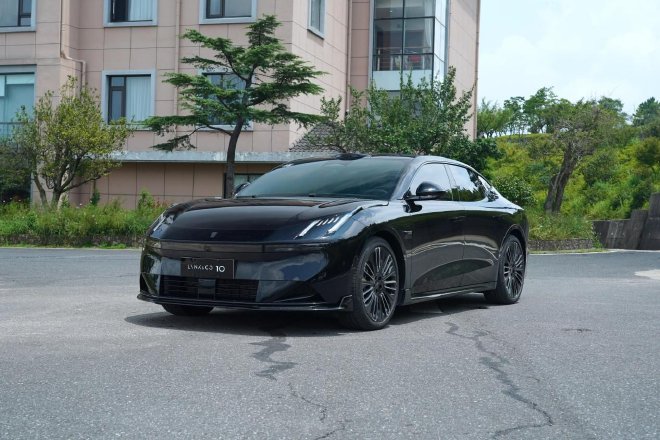 试驾领克10 EM-P ：30万内插混轿车四驱与智能的双重颠覆