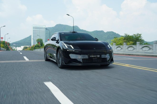 试驾领克10 EM-P ：30万内插混轿车四驱与智能的双重颠覆