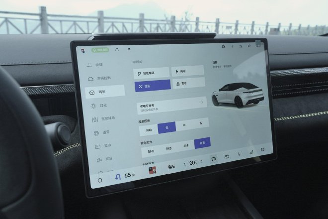 试驾领克10 EM-P ：30万内插混轿车四驱与智能的双重颠覆