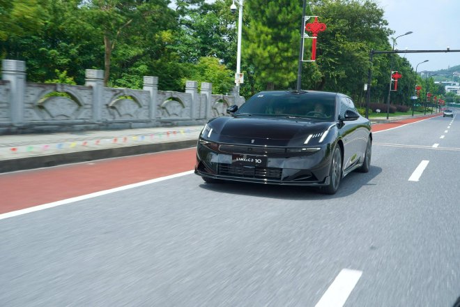 试驾领克10 EM-P ：30万内插混轿车四驱与智能的双重颠覆