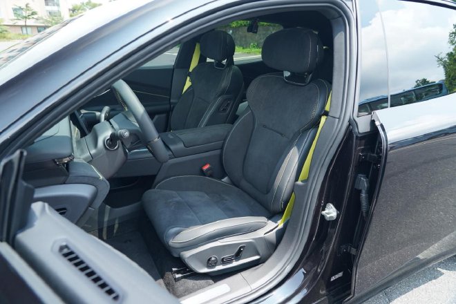 试驾领克10 EM-P ：30万内插混轿车四驱与智能的双重颠覆