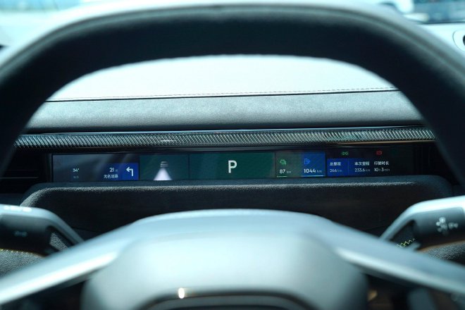 试驾领克10 EM-P ：30万内插混轿车四驱与智能的双重颠覆