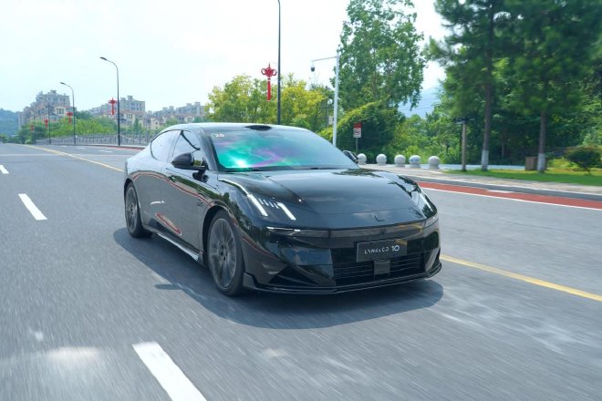 试驾领克10 EM-P ：30万内插混轿车四驱与智能的双重颠覆