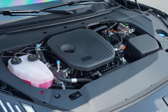 试驾领克10 EM-P ：30万内插混轿车四驱与智能的双重颠覆