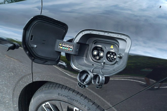 试驾领克10 EM-P ：30万内插混轿车四驱与智能的双重颠覆