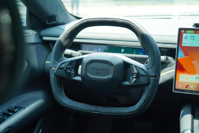 试驾领克10 EM-P ：30万内插混轿车四驱与智能的双重颠覆