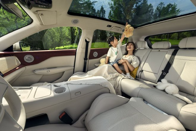 岚图高管谈前备箱使用率问题——大座舱更符合家庭所需