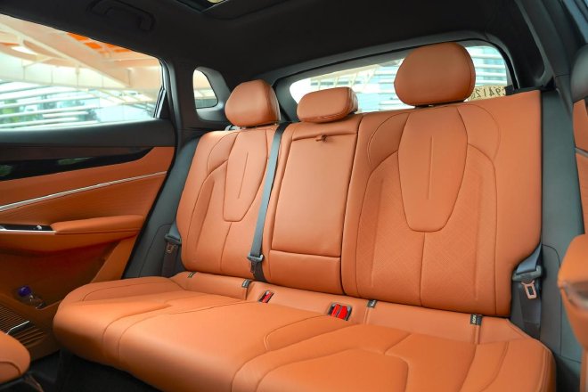 试驾全新一代博越 当10万级SUV学会“读懂家庭”