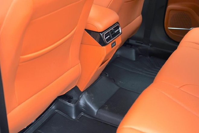 试驾全新一代博越 当10万级SUV学会“读懂家庭”