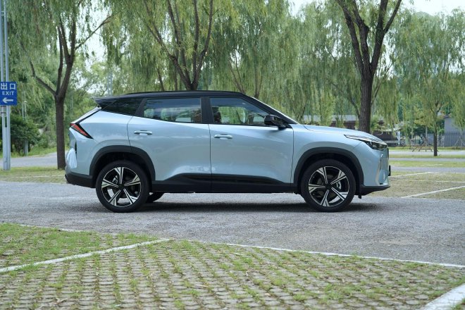 试驾全新一代博越 当10万级SUV学会“读懂家庭”