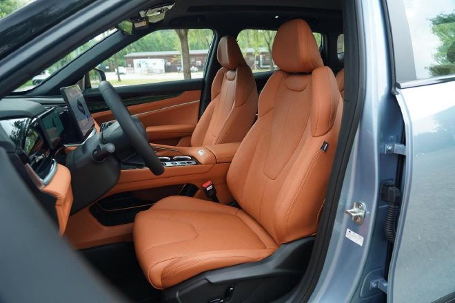 试驾全新一代博越 当10万级SUV学会“读懂家庭”