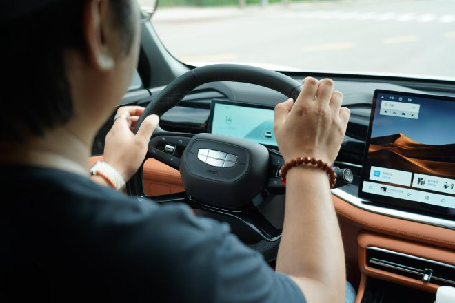 试驾全新一代博越 当10万级SUV学会“读懂家庭”