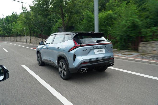 试驾全新一代博越 当10万级SUV学会“读懂家庭”