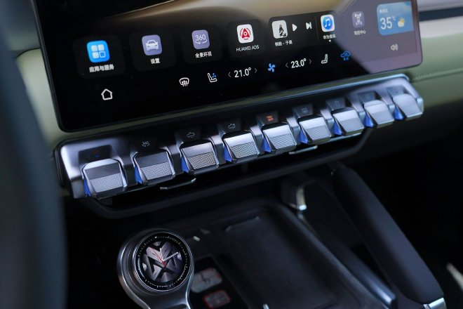 售价31.99万元起 猛士M817正式上市