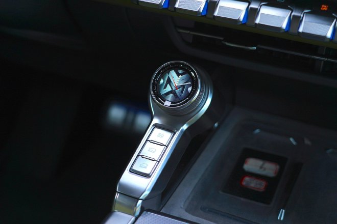 售价31.99万元起 猛士M817正式上市