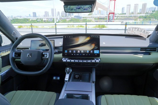 售价31.99万元起 猛士M817正式上市