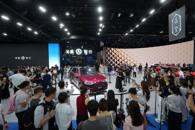 2025成都车展：全新问界M7实车首秀