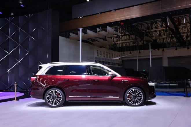 2025成都车展：全新问界M7实车首秀