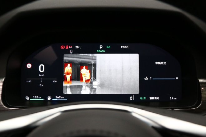 朋克？坦克？当越野车碰上潮流 实拍全新坦克400Hi4-Z