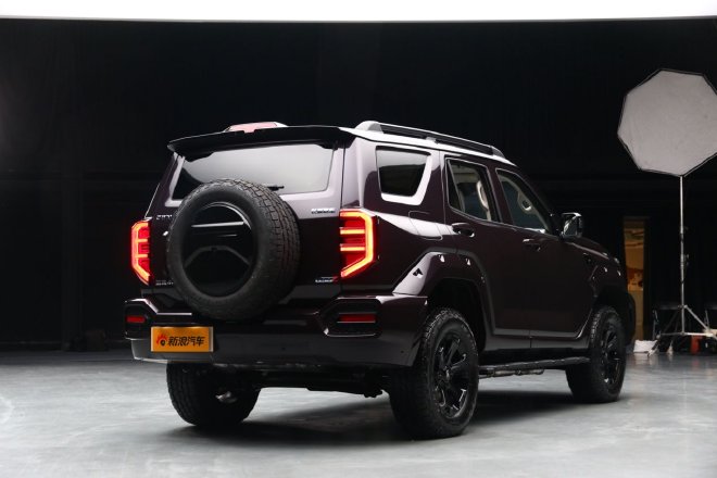 朋克？坦克？当越野车碰上潮流 实拍全新坦克400Hi4-Z