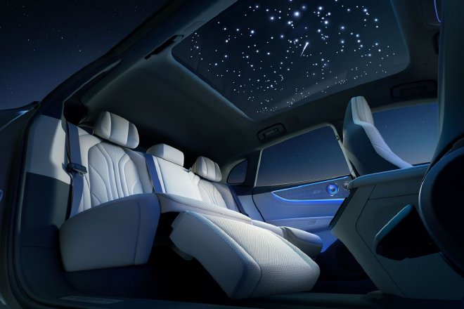 内饰首曝！焕新极氪001解密“猎装豪华”新定义