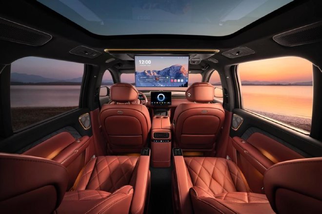 岚图泰山座舱首发 揭秘AI云舒座椅/鸿蒙语音大模型/32扬声器天籁声场