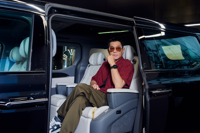 古天乐香港提极氪 009新车，现场两“雕兄”惹眼