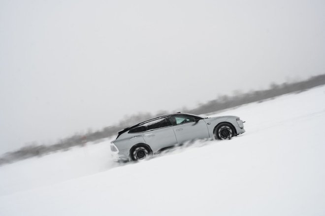 电动quattro更好玩 冰雪试驾奥迪E5 Sportback