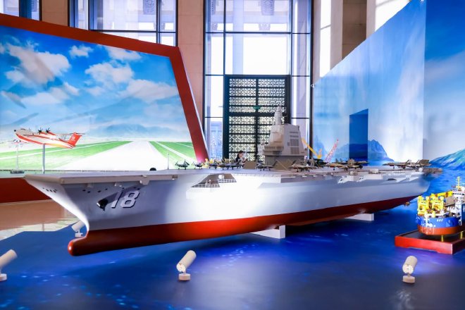 问界M9进国家博物馆 与“国之重器”并列展出