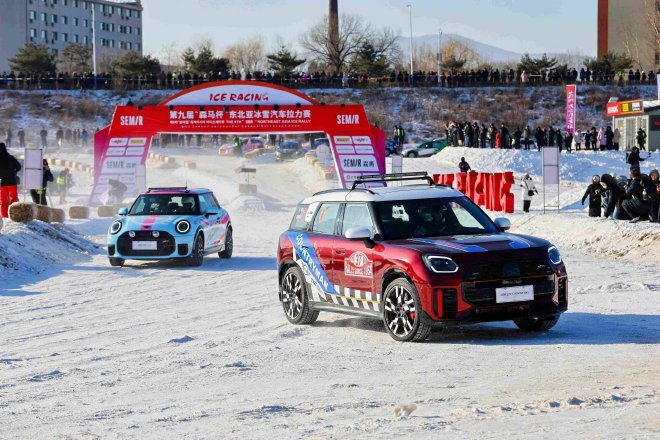 MINI双车出任东北亚冰雪汽车拉力赛安全车