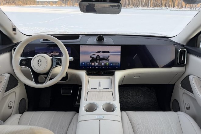 问界M8冰雪试驾 定义豪华智能SUV新体验