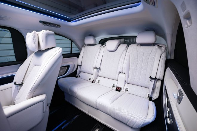 全新梅赛德斯奔驰纯电VLE首秀 续航超700公里将国产