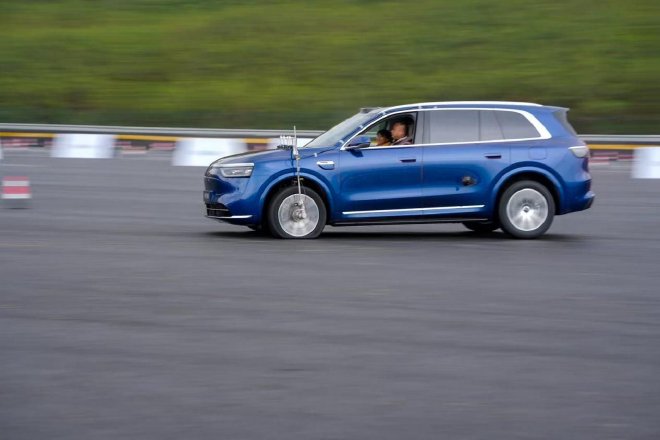 焕新升级后表现如何？试驾新款问界M8