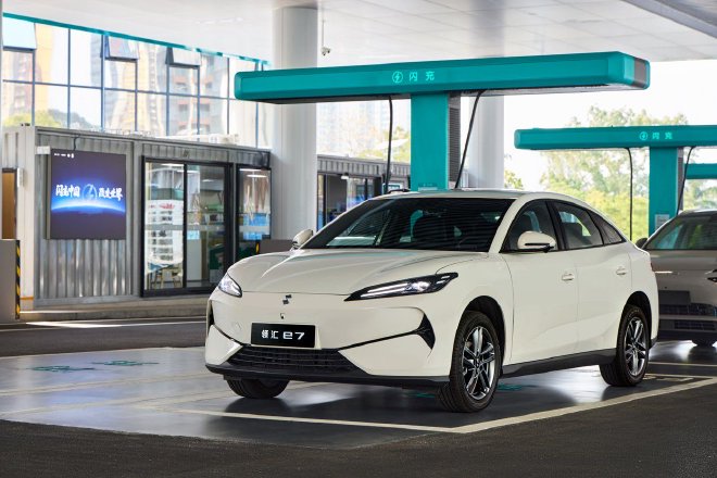 领汇e7上市售价9.58万起，搭载第二代刀片电池及闪充技术
