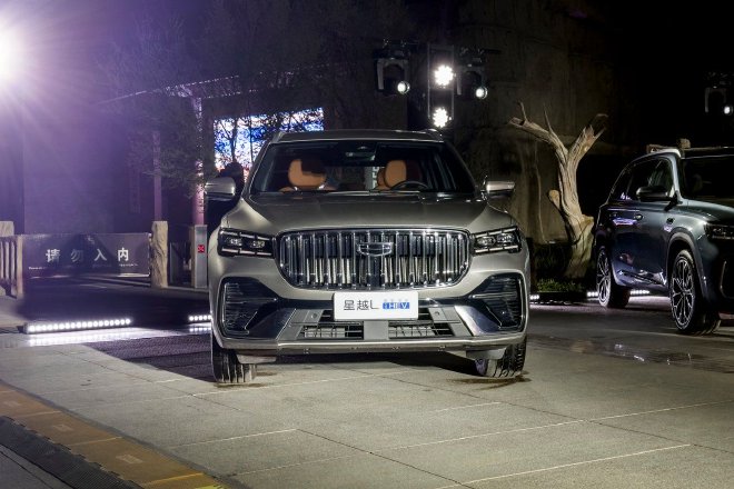 吉利中国星i-HEV智擎混动双车预售发布