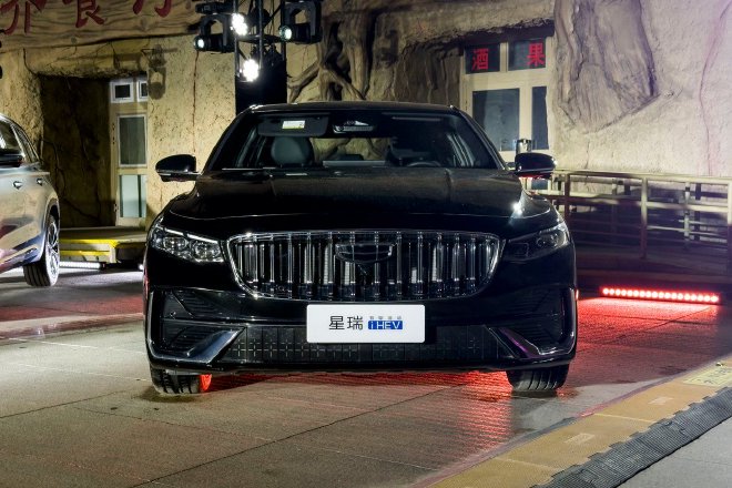 吉利中国星i-HEV智擎混动双车预售发布