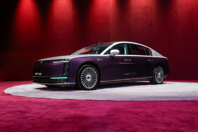 五界同台亮 焕新登场 鸿蒙智行王牌阵容亮相北京车展