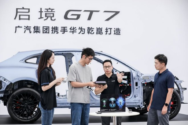 双CEO同台开启实测拆车 启境GT7面向L3级辅助驾驶架构首拆