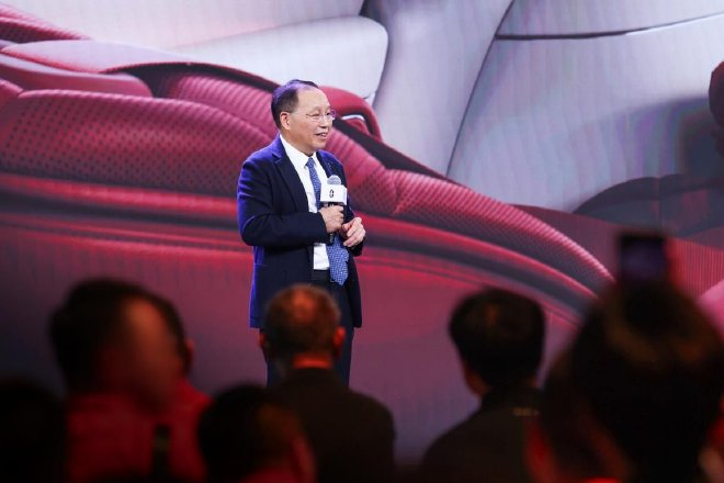 问界M9 Ultimate领世加长版正式交付